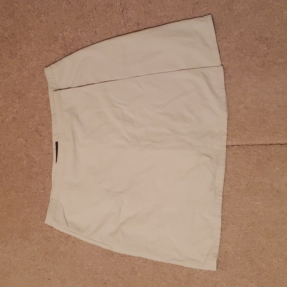 Royal Robbins Women's Khaki Skirt.